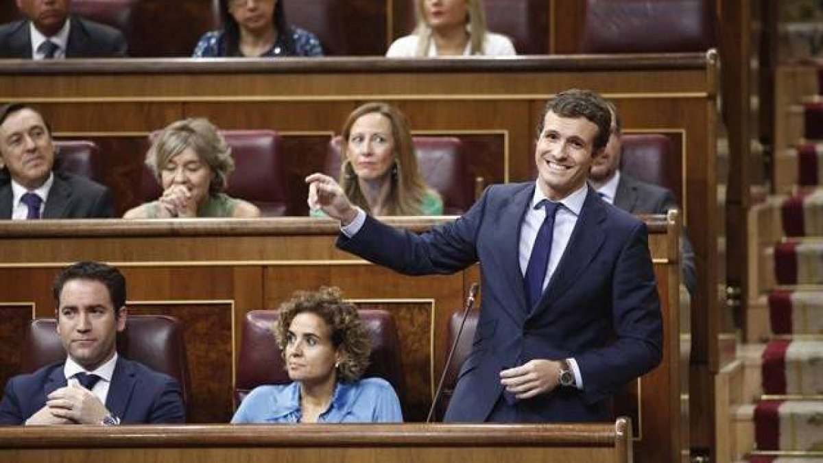 Casado se ríe del Gobierno: le pide al presidente que hable con Sánchez