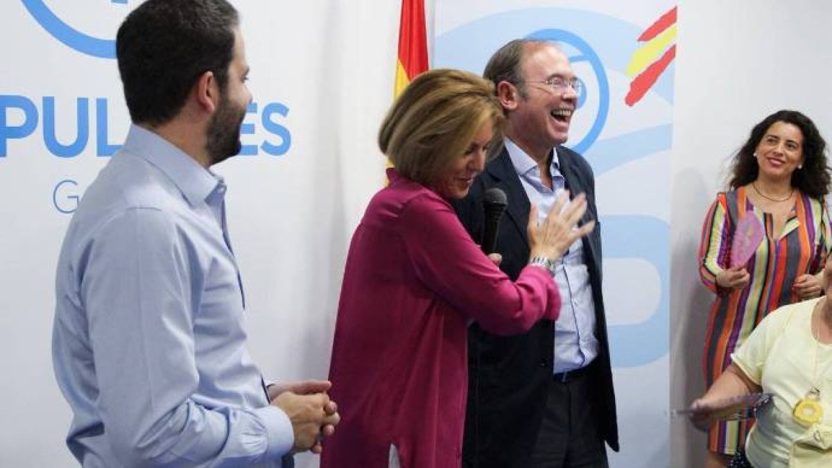 Cospedal, con Pío García Escudero, presidente del Senado y del PP madrileño, este jueves