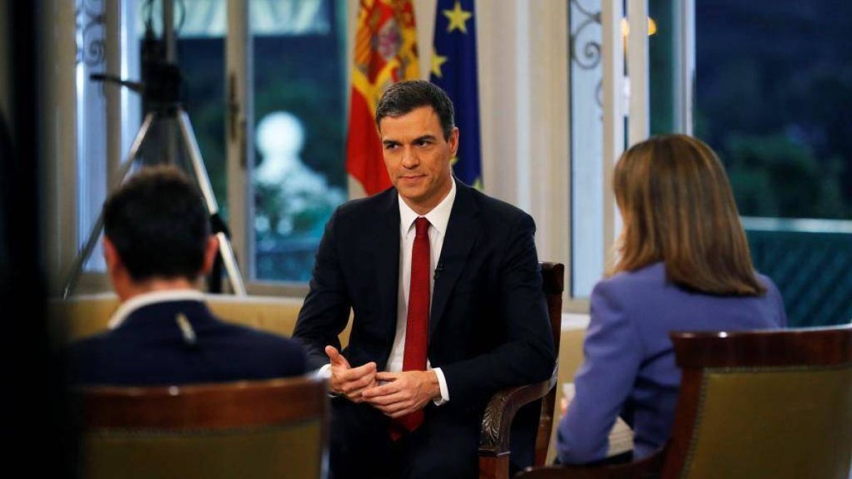 Sánchez reaparece 11 días después para asegurar que estará en Moncloa hasta 2020