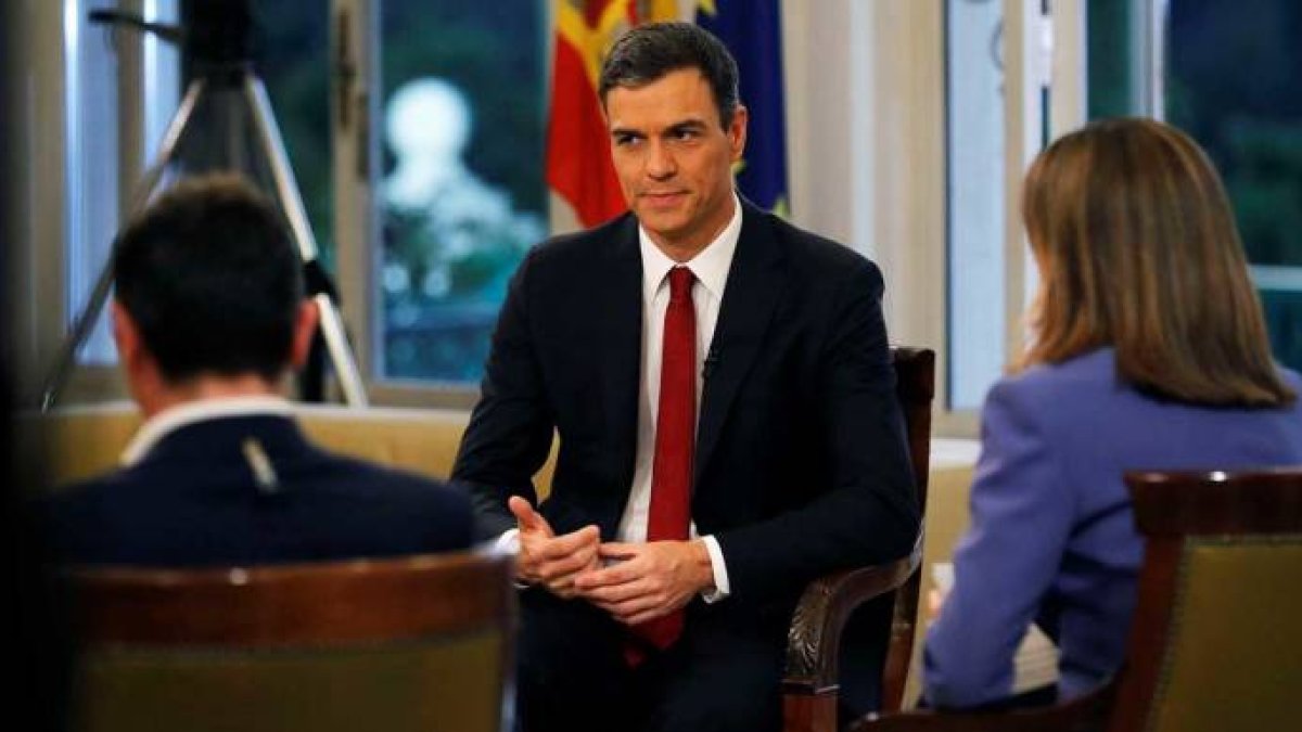 Sánchez no responde a periodistas, pero elige a Pepa Bueno para su próxima entrevista amable