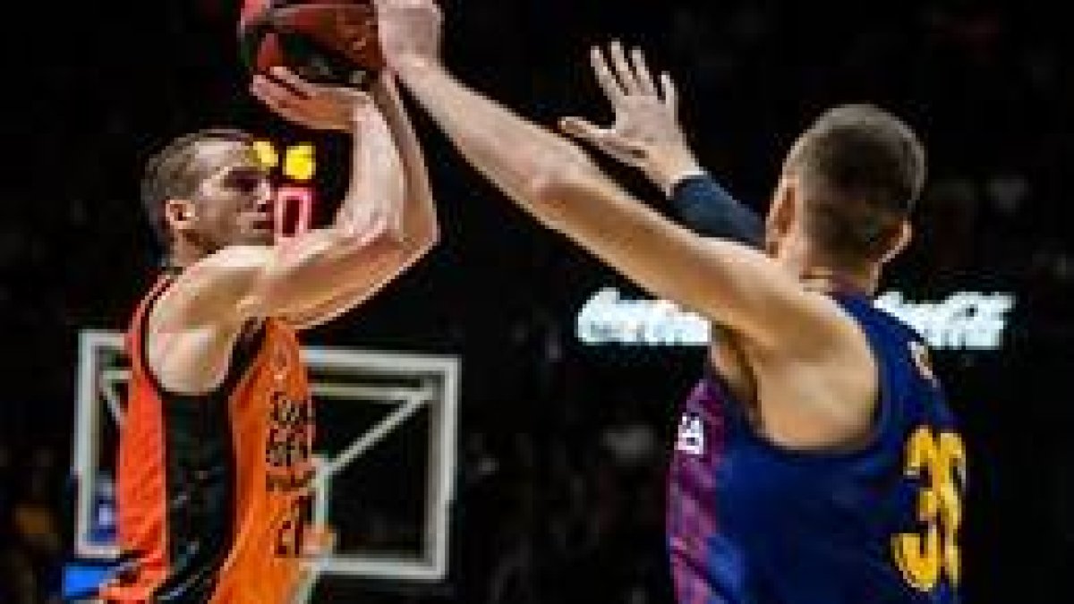 Matt Thomas logró 27 puntos