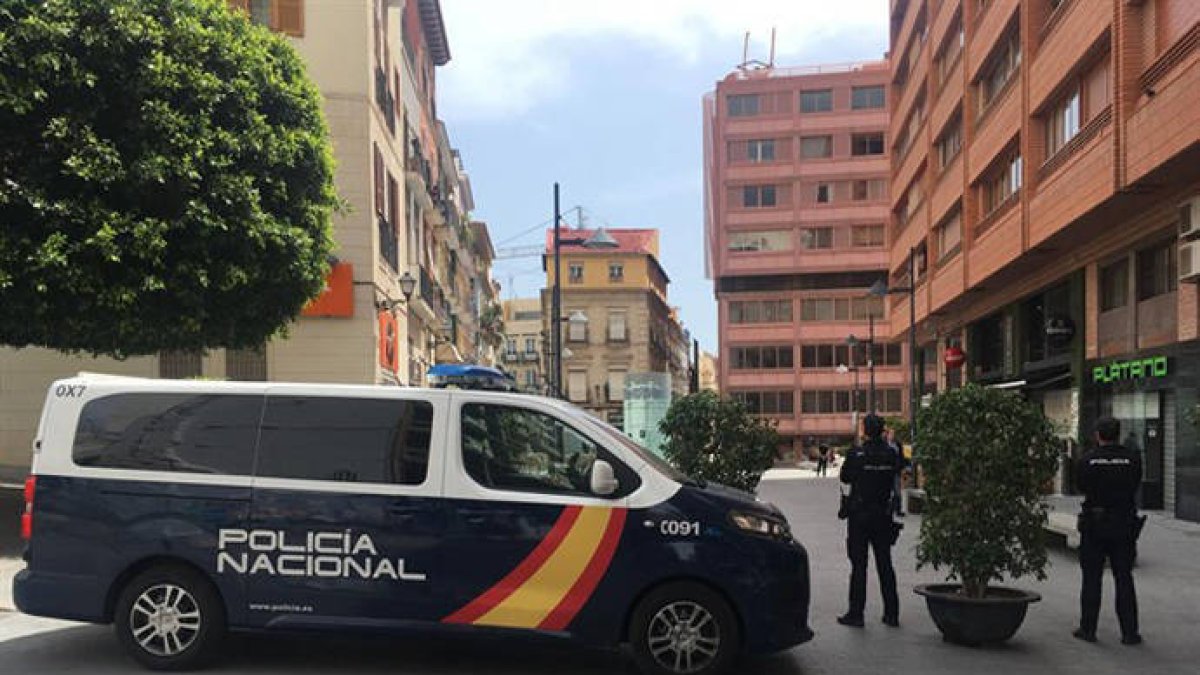 Detenido en Alicante por arrastrar de los pelos a una mujer para robarle