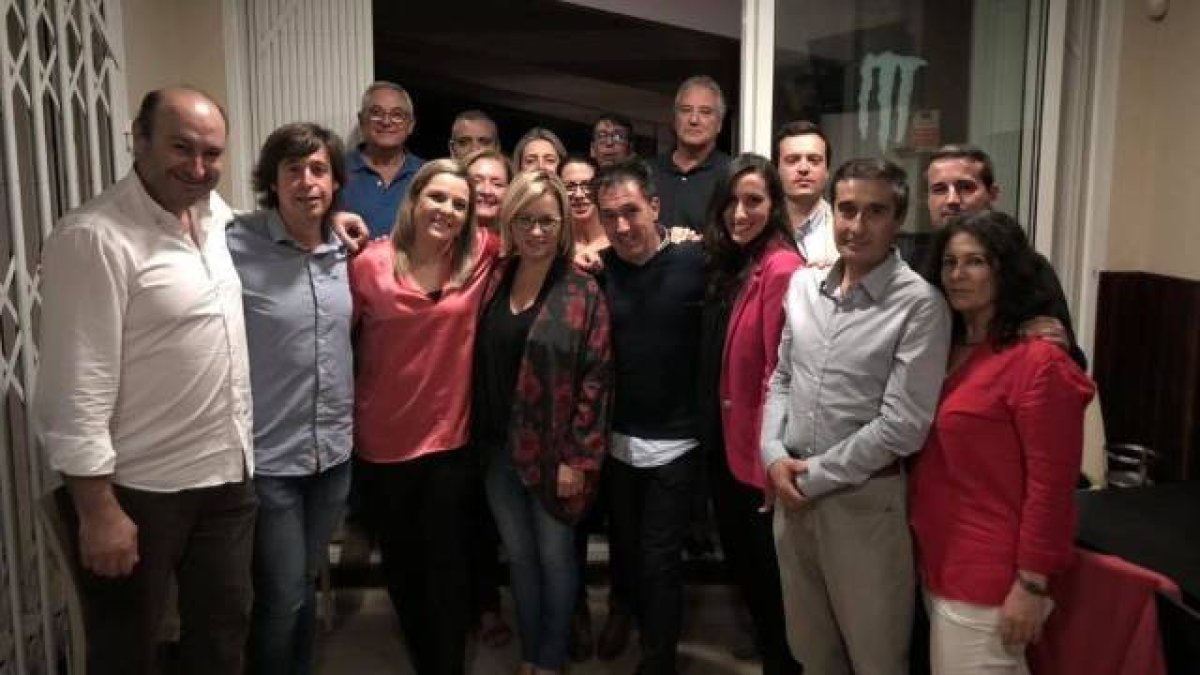 Miembros del PP de San Antonio de Benagéber con Mari carmen Contelles, vicesecretaria de Organización del PPCV