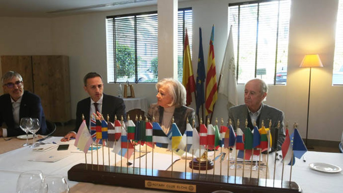 César Sánchez en el almuerzo con el club Rotary de Elche.