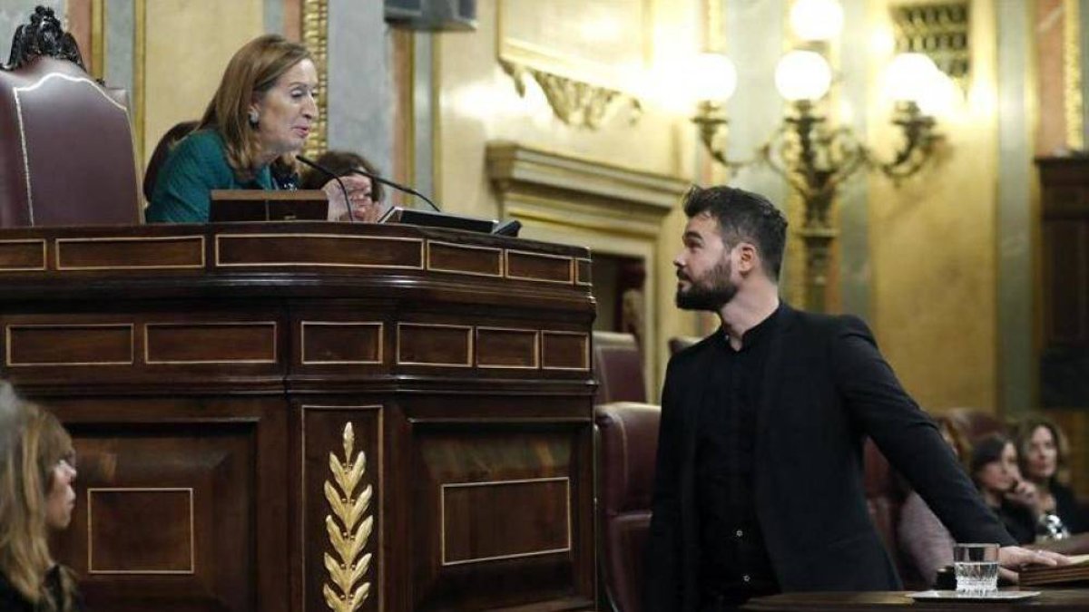 Ana Pastor y Gabriel Rufián, en el Congreso