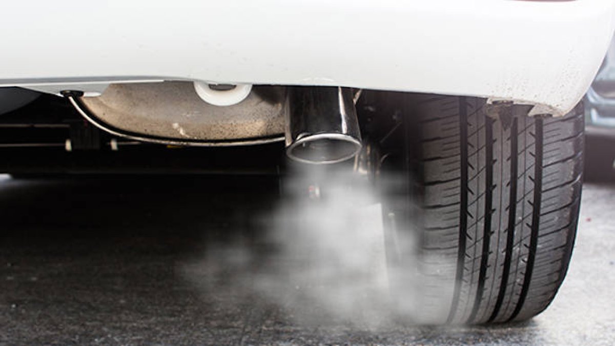 La UE fija la reducción de emisiones de CO2 de los coches en el 37,5%
