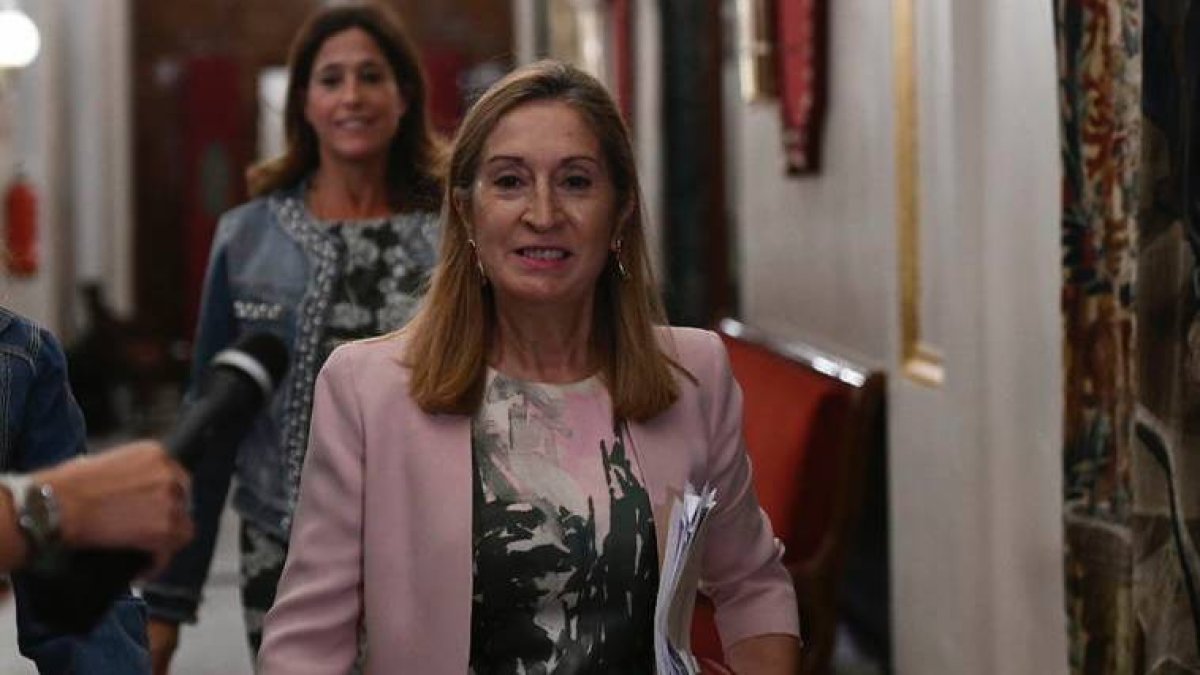 La presidenta del Congreso, Ana Pastor, este lunes llegando a la reunión de la Mesa del Congreso.