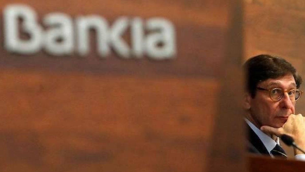 Bankia gana 515 millones en el primer semestre y recupera 