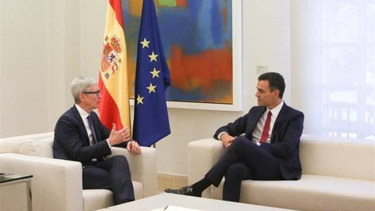Sánchez se pone a la altura del jefazo de Apple: