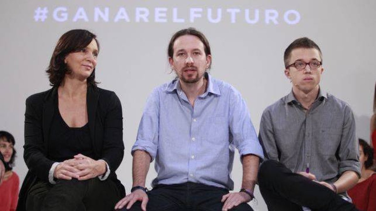 Iglesias flanqueado por Errejón y Bescansa en un acto de campaña en 2015.