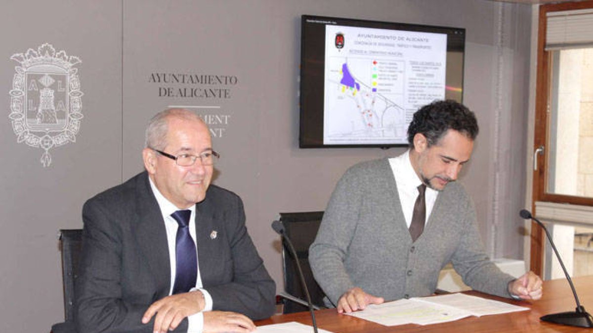 Los concejales José Ramón González e Israel Cortés.