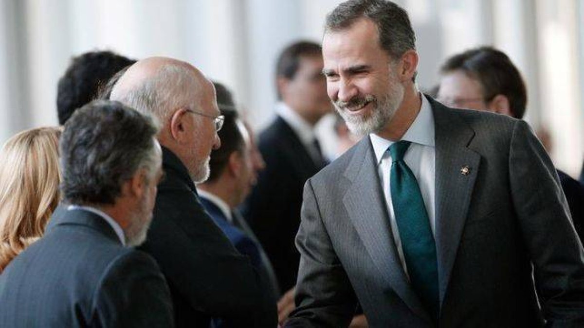 Cientos de empresarios contienen la risa ante la ministra de Industria