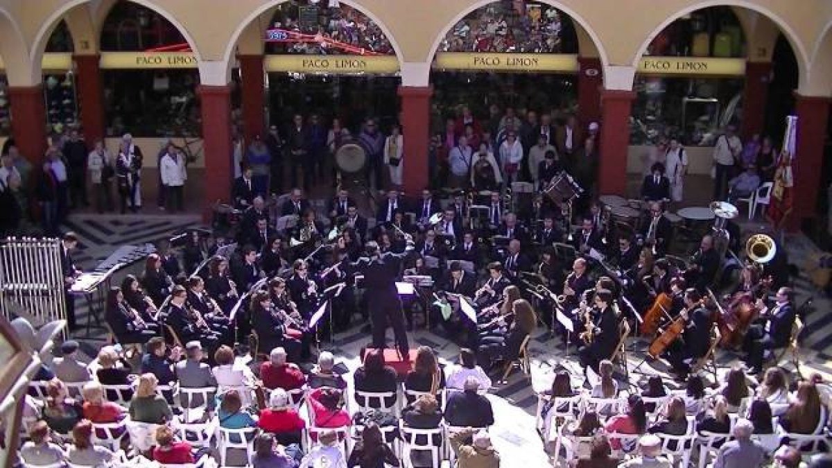 Imagen de la Unión Musical de Benidorm en uno de sus conciertos