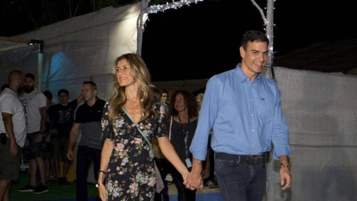 Pedro Sánchez y su esposa llegando al concierto del FIB en Benicasim.