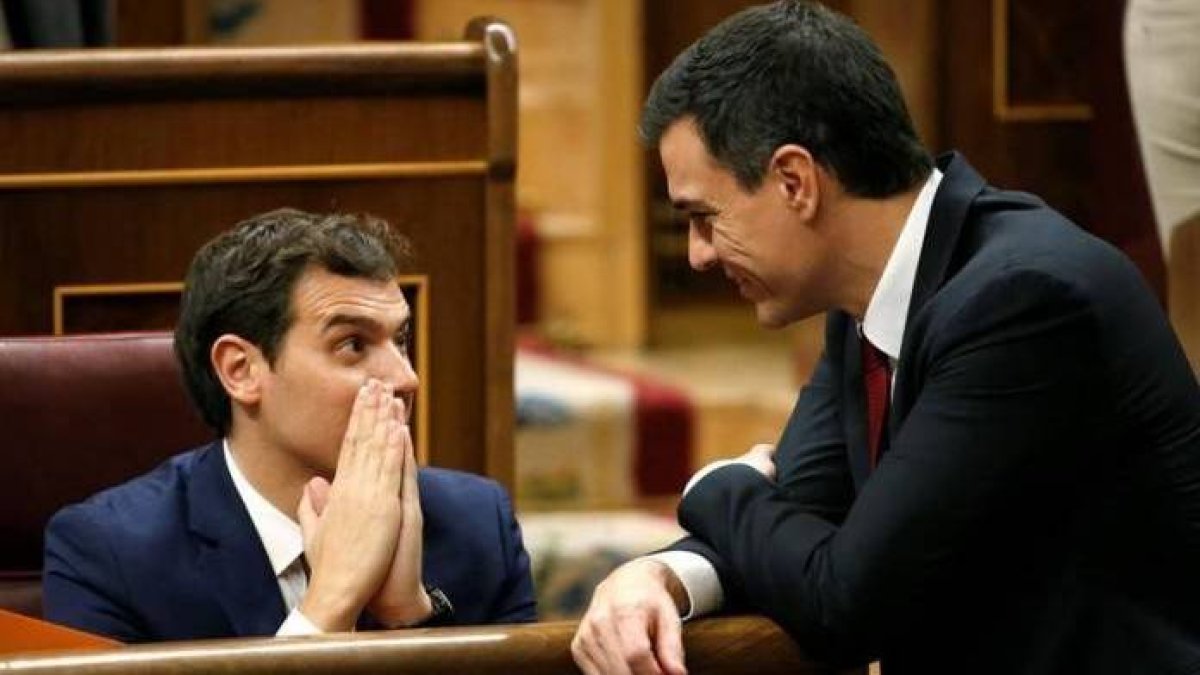 Rivera deja solo a Casado defendiendo el veto del Senado a los Presupuestos