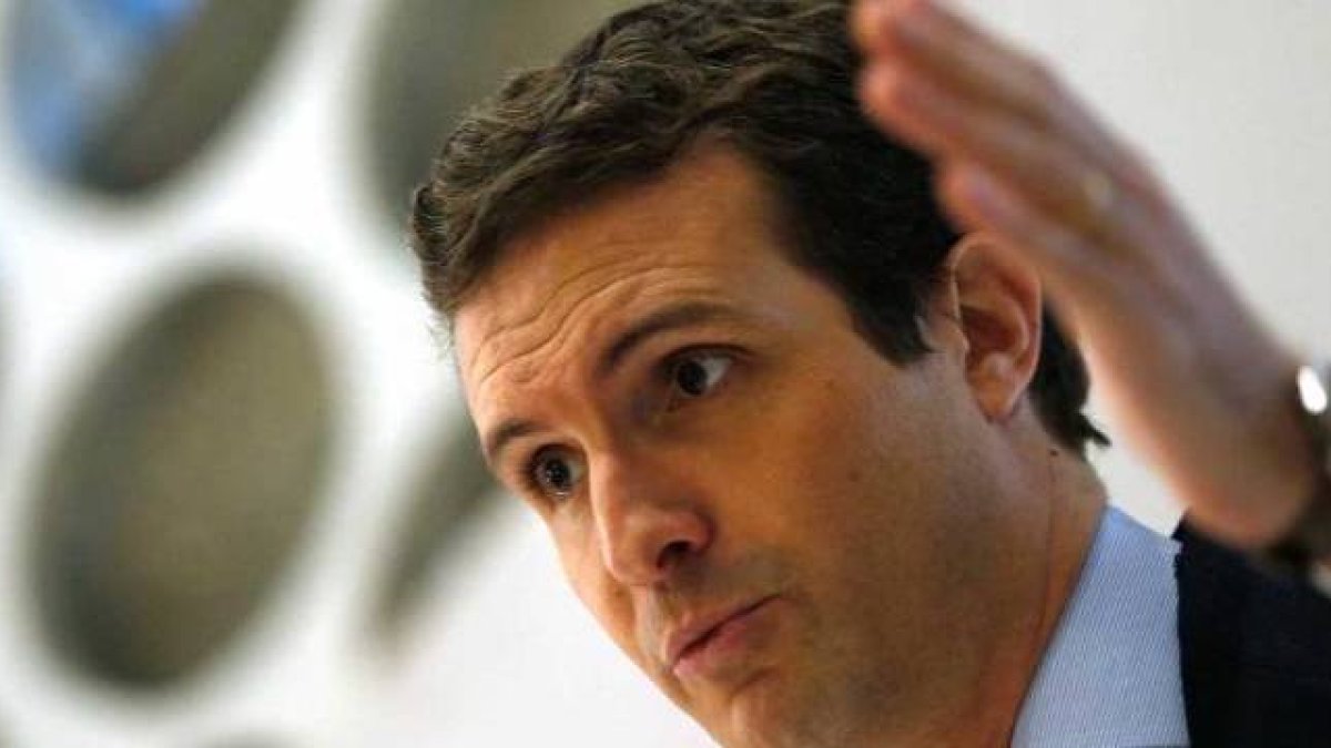 Casado culpa a Sánchez de hacer de Moncloa un 