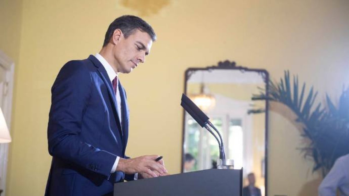 Sánchez entrega Gibraltar a cambio de un apoyo de Europa