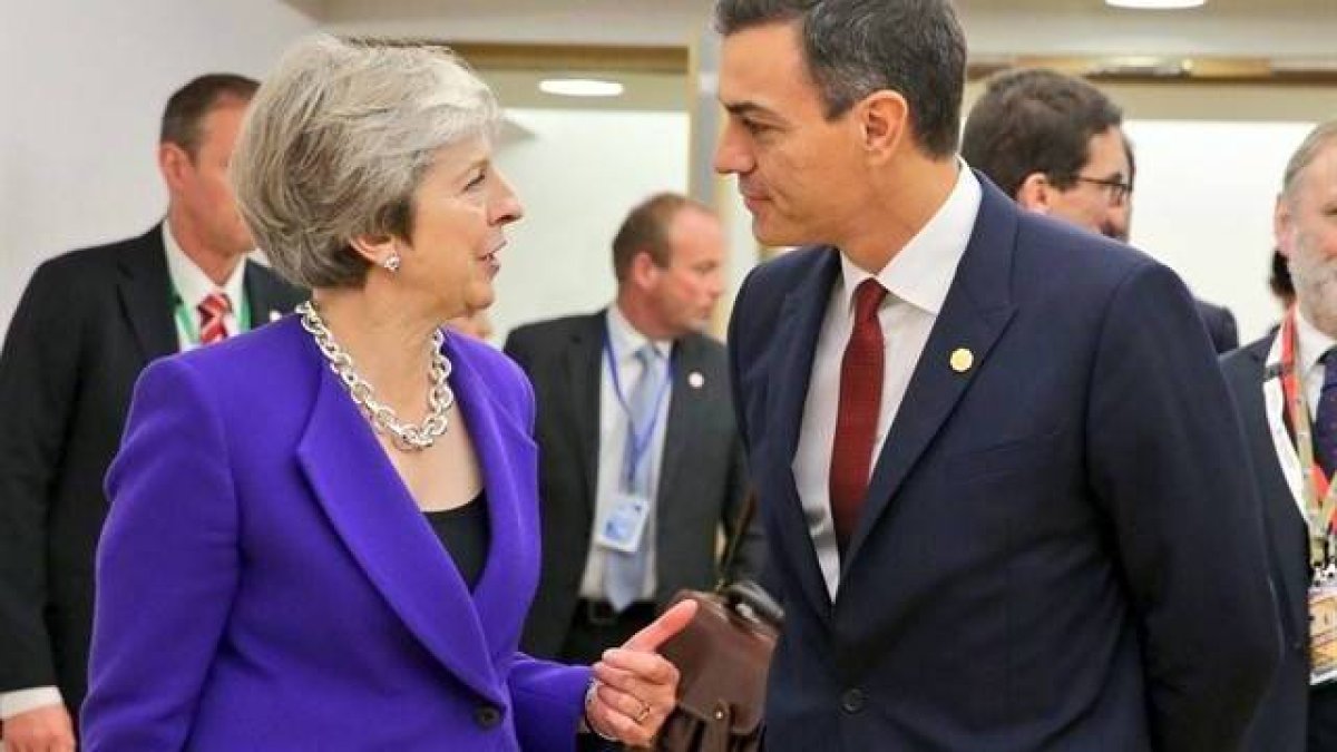 Theresa May y Pedro Sánchez