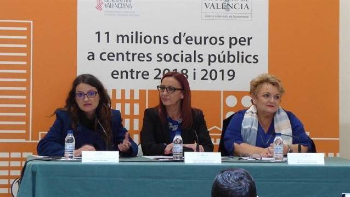 La vicepresidenta y consellera de Igualdad, Mónica Oltra; la vicepresidenta de la Diputación, Mª Josep Amigó, y la diputada de Bienestar Social de la Diputación de Valencia