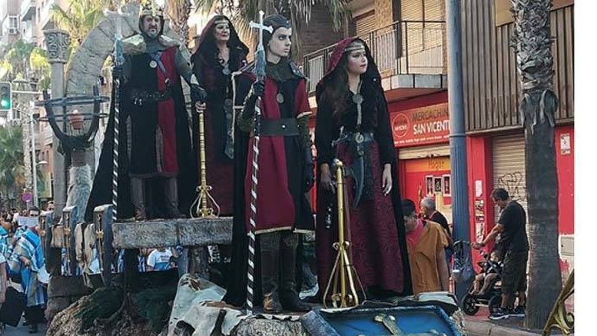 Moros y Cristianos: San Vicente debate aún si una mujer puede ser capitana