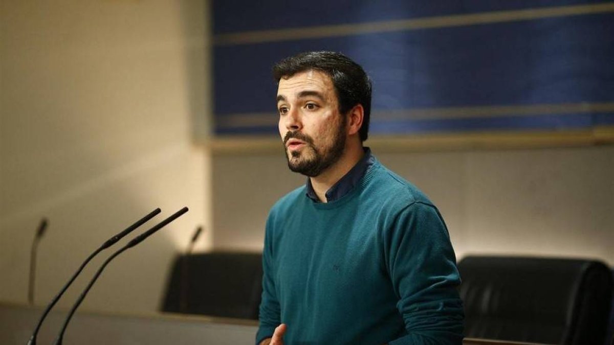 Alberto Garzón entra en campaña con un exceso sobre el