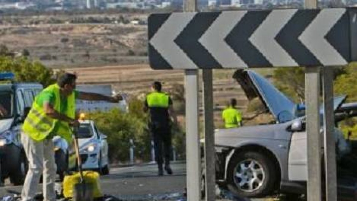 Un muerto y cinco heridos en un accidente entre La Marina y Santa Pola
