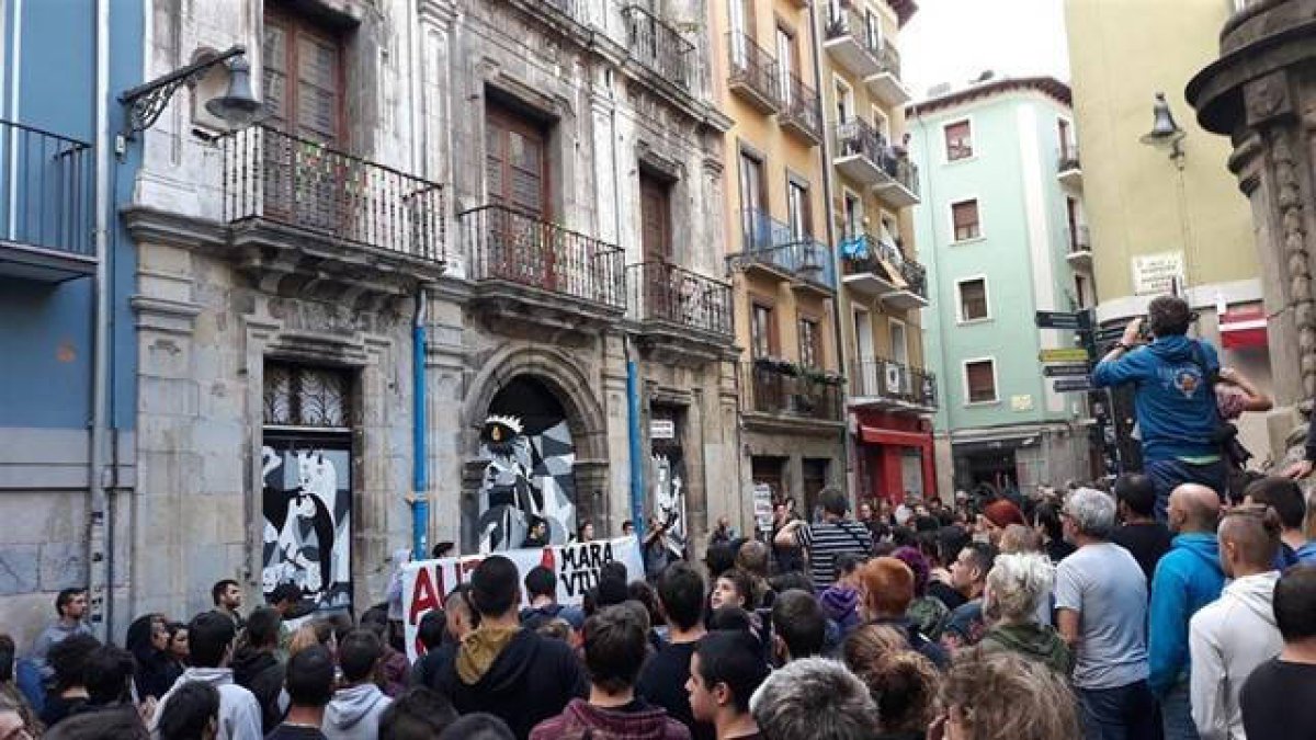 El PP pide mano dura contra los 'okupas': penas de cárcel y desalojos 'exprés'