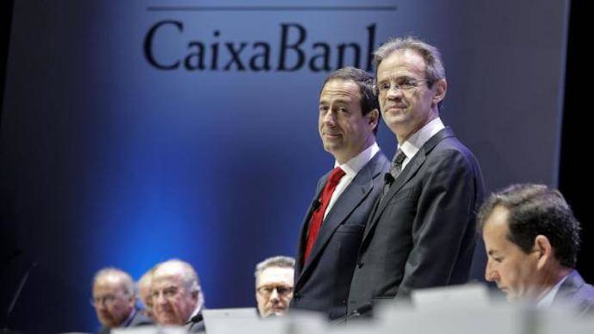 Caixabank gana un 18% más y eleva un 13% el dividendo