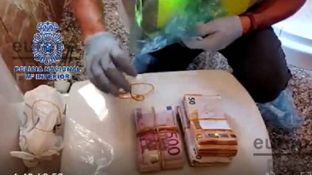 El matrimonio escondía gran cantidad de dinero.