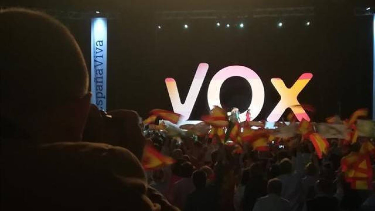 Un cargo de Vox de Madrid coloca a su hermano de jefe en Les Corts Valencianes