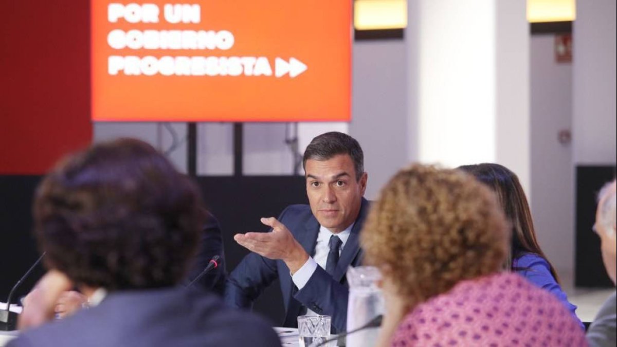 Sánchez hace una envolvente a Iglesias en