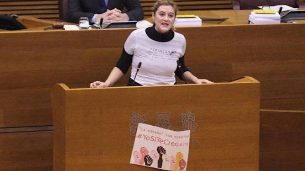 Cristina Cabedo, de Unidas Podemos, ha pedido en Les Corts el voto contra la gestación subrogada