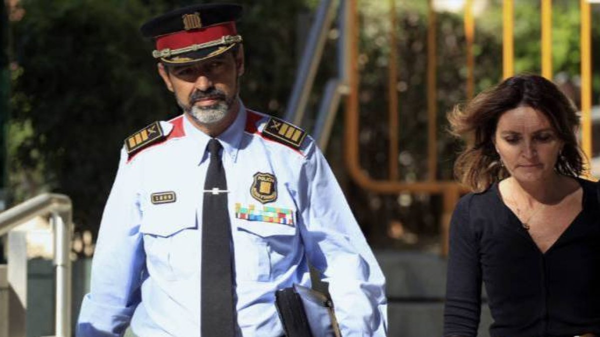 El exmayor Trapero, junto a su abogada, en una de sus declaraciones en la Audiencia Nacional.