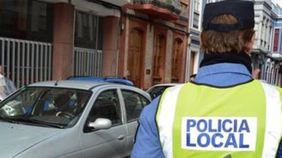 Inmovilizan un autobús escolar en Elda porque el conductor iba