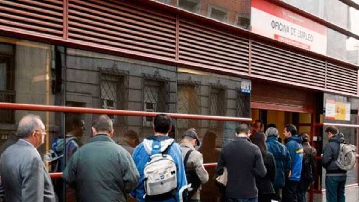 Sánchez firma el peor octubre para el empleo de los últimos 7 años