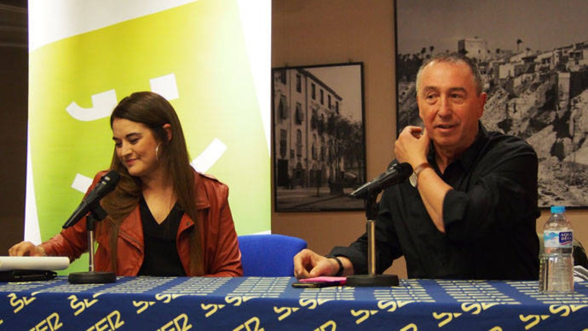 Mireia Mollà junto a Joan Baldoví.
