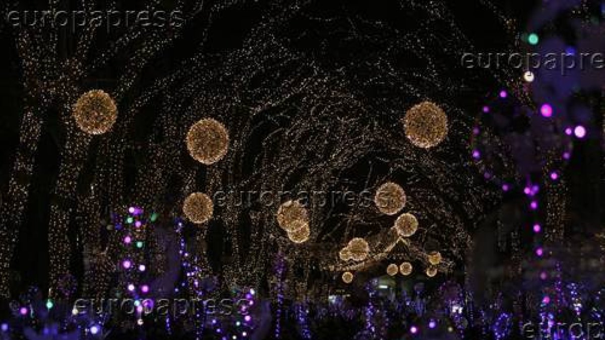 Otras ciudades más pequeñas que ALicante, ya disfrutan del alumbrado navideño.
