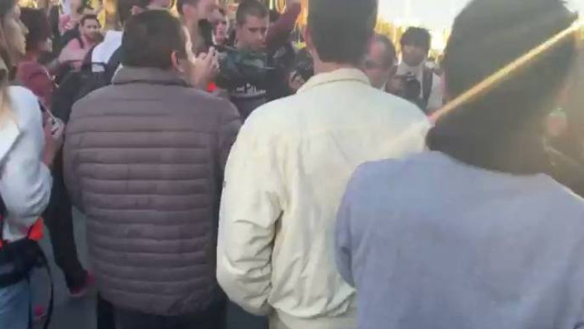 Una imagen que abochorna a Cataluña en todo el mundo.