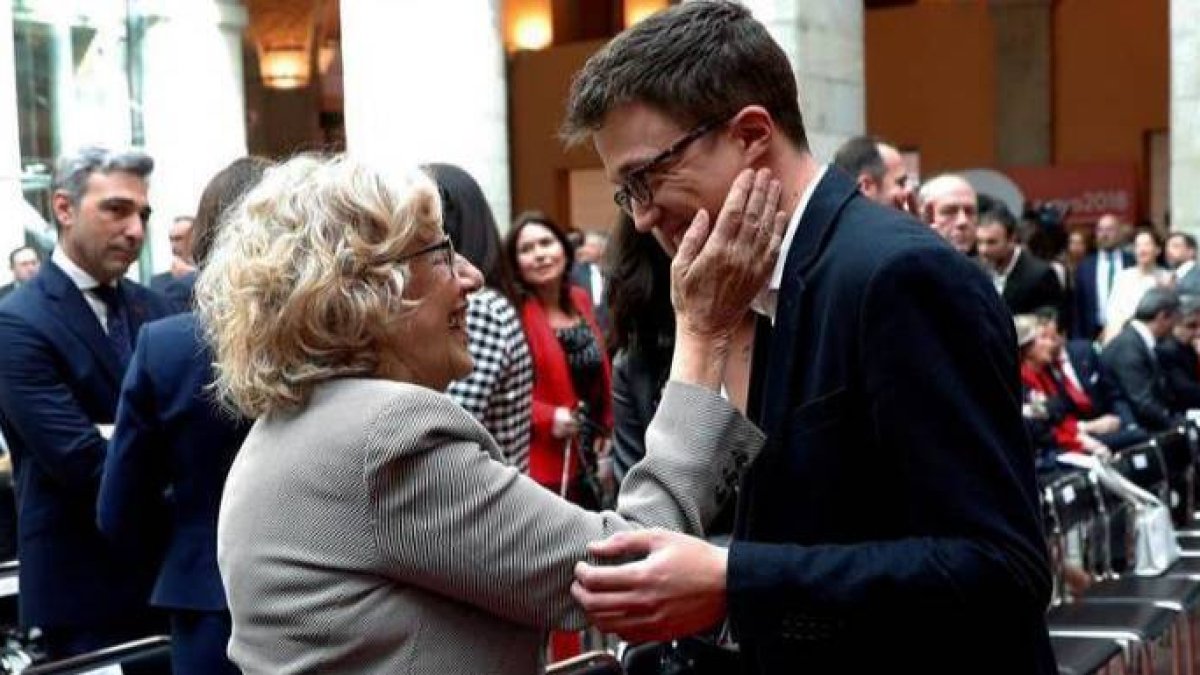 Manuela Carmena e Íñigo Errejón. Traen malas noticias para Iglesias.