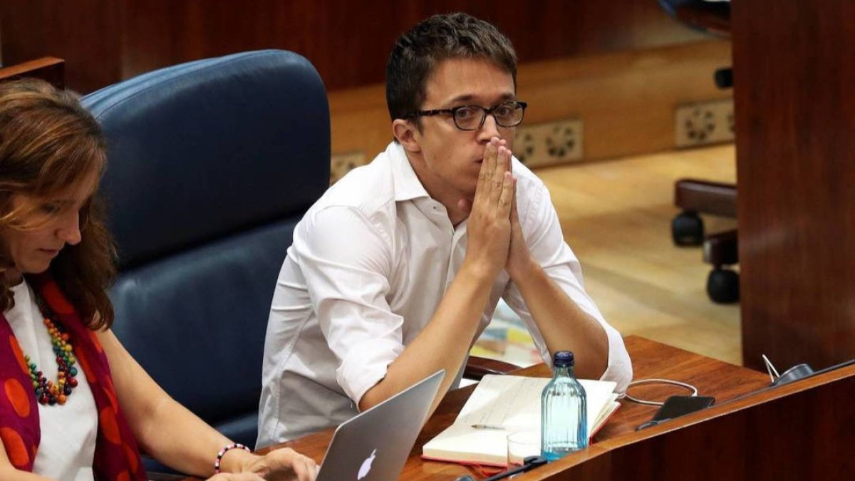 La triquiñuela de Errejón para cobrar más tiempo su sueldo VIP de la Asamblea