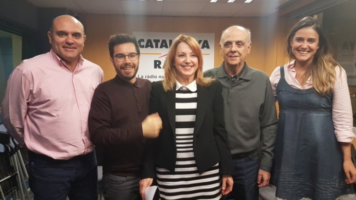 Xabier Vendrell, primero por la izquierda, en una tertulia de Cataluña Radio.
