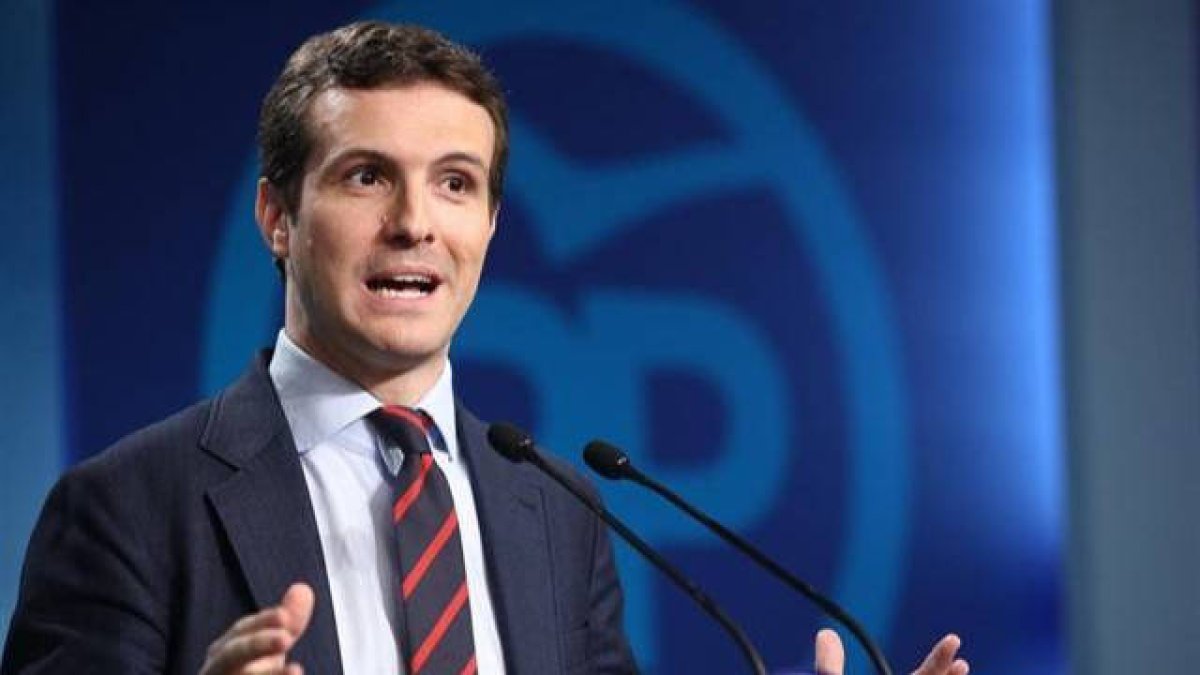 Casado se plantea hasta la moción de censura para echar al 