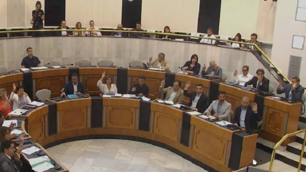 La Diputación de Alicante da poderes al gerente de Turismo para contratar