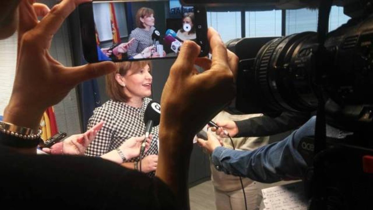 Isabel Bonig le tuerce el brazo feminista a Ximo Puig nada más empezar el año