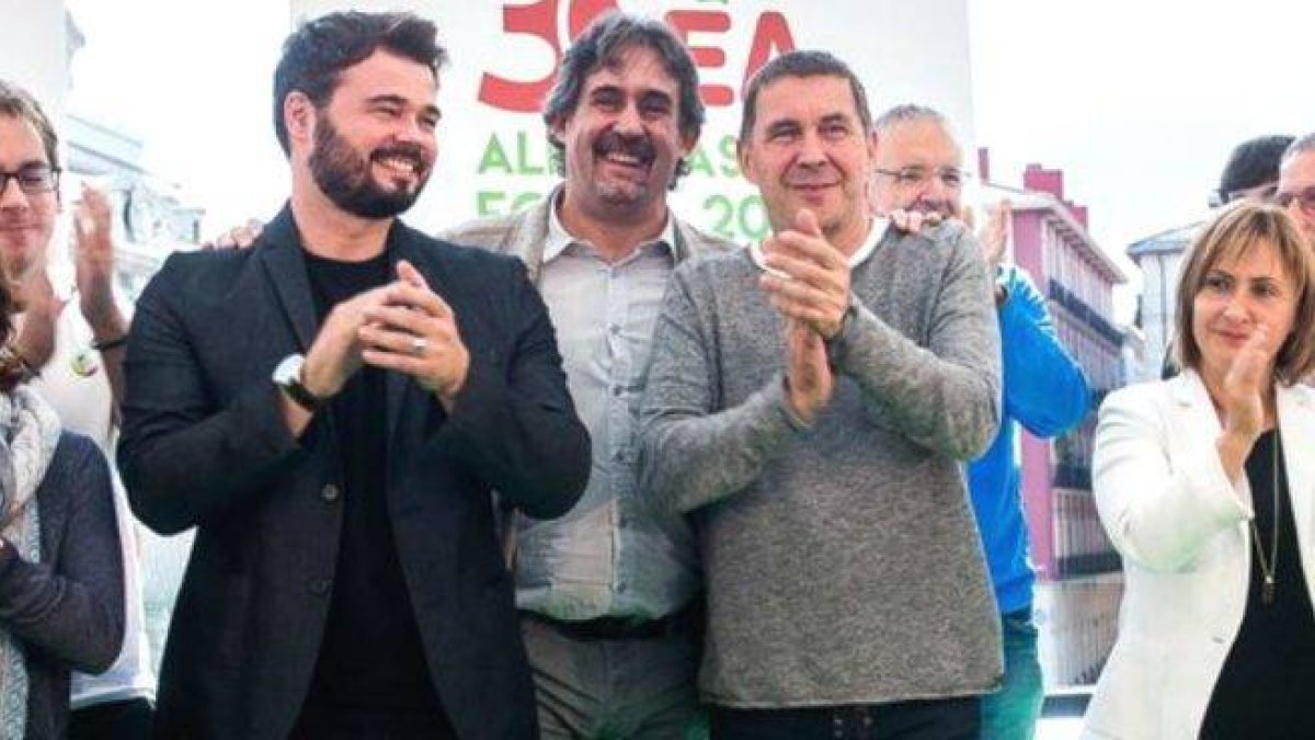 Gabriel Rufián junto a Arnaldo Otegi.