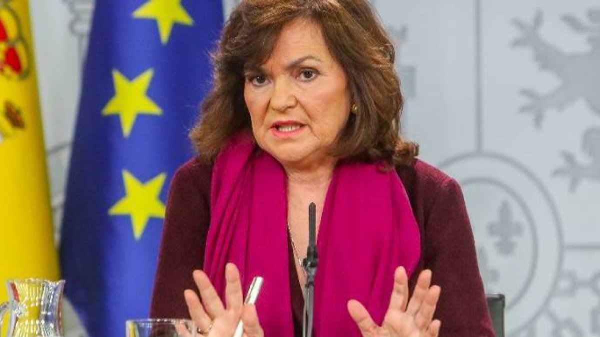 La vicepresidenta, Carmen Calvo, ha frenado en seco a los barones y les obliga a asumir el polémico relator para Cataluña.