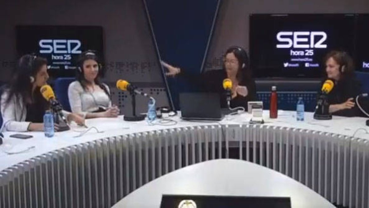 Momento en el que Àngels Barceló manda callar a Rocío Monasterio.