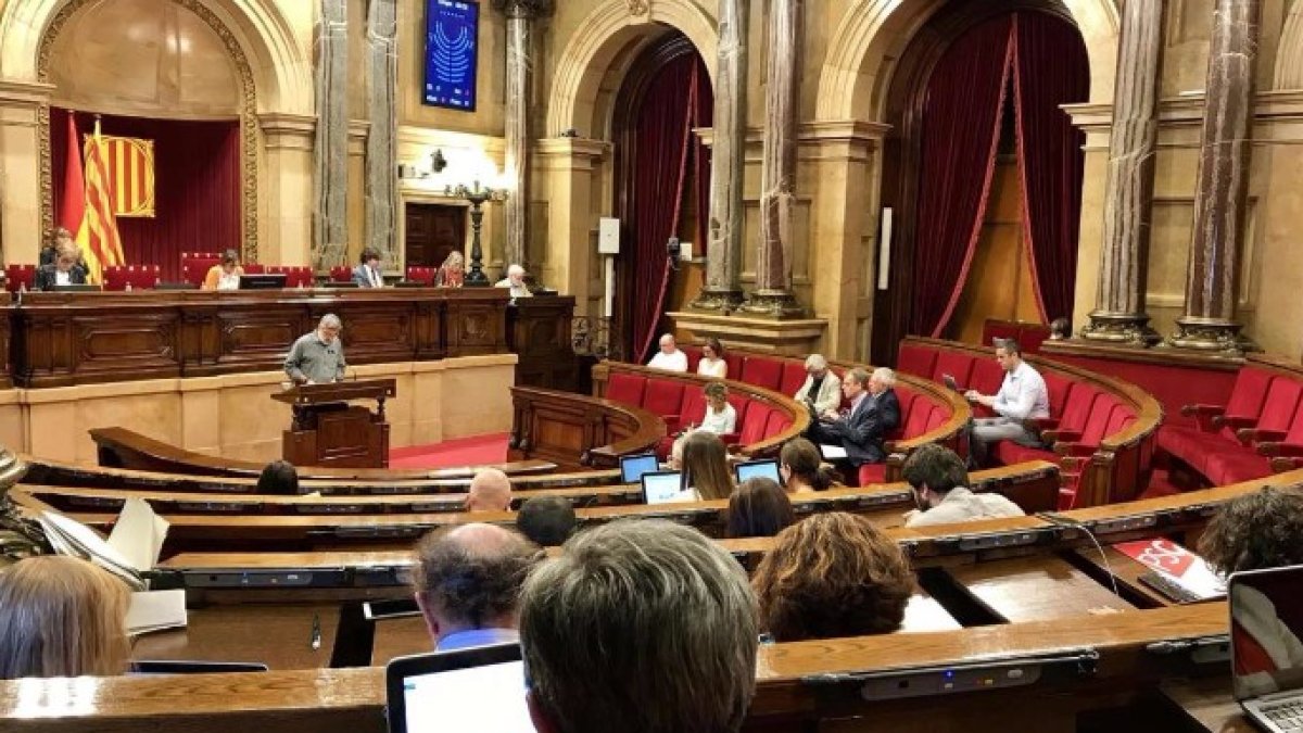 Fuera máscaras: solo los medios pro-referéndum recibirán dinero público