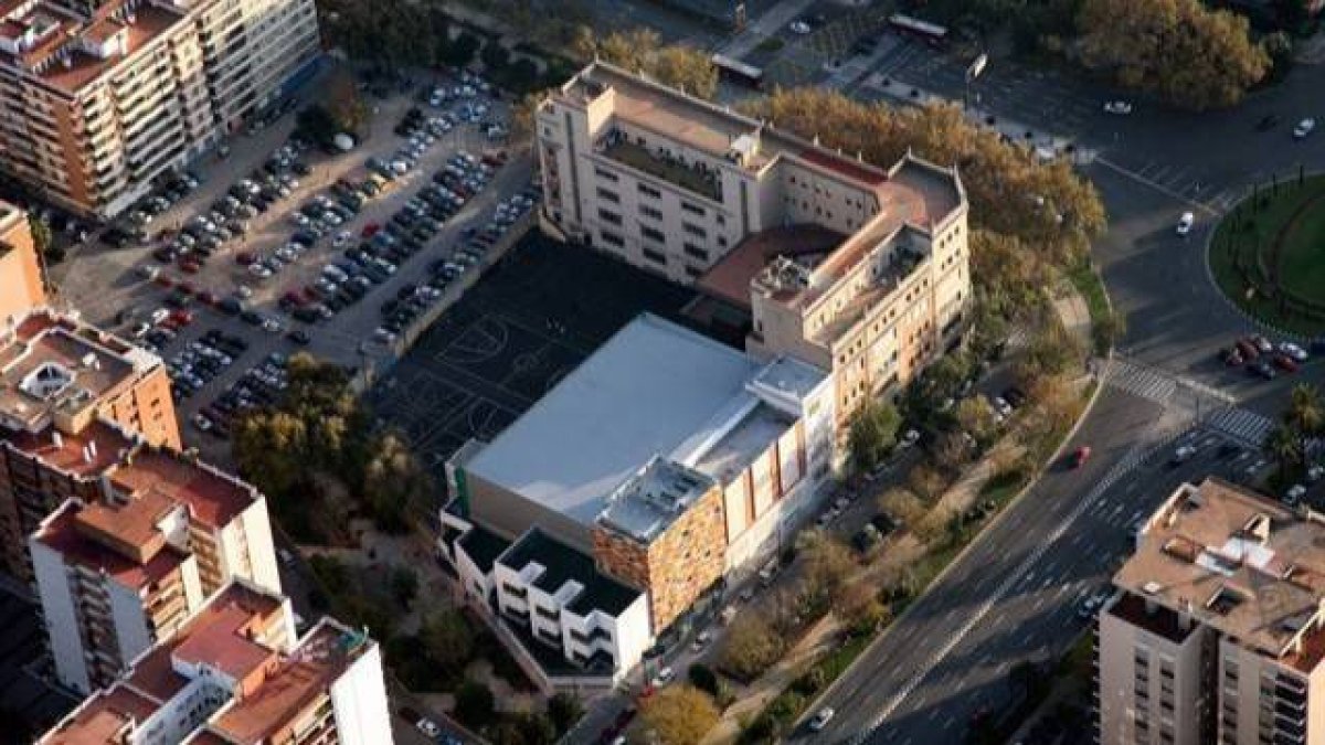 Vista aeÌrea del colegio El Pilar de Valencia