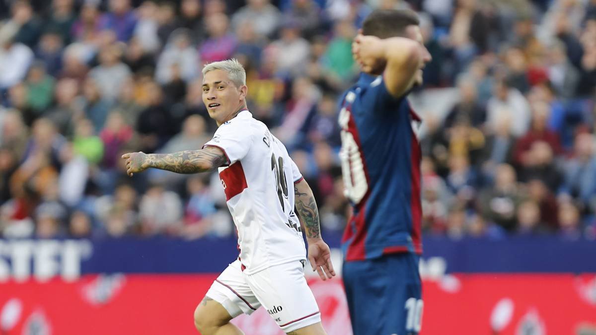 Bardhi se echaba las manos a la cabeza. No era para menos.